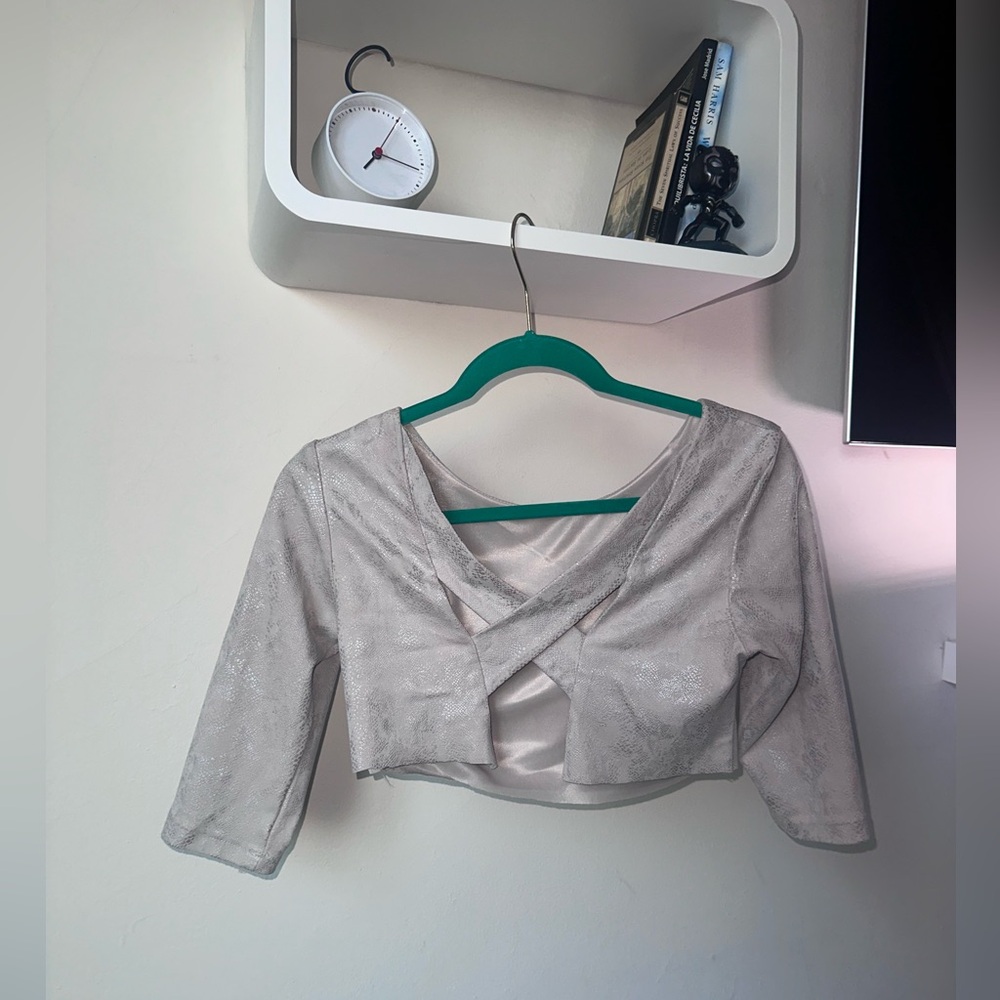 Long sleeve Crop top with criss cross back.